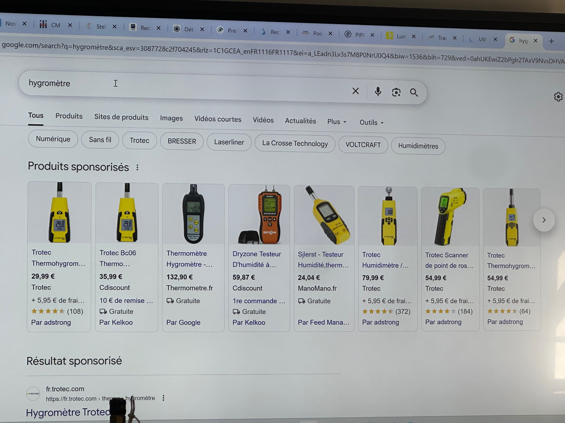 Capture d'écran Google montrant un mélange d'appareils différents pour la requête hygromètre